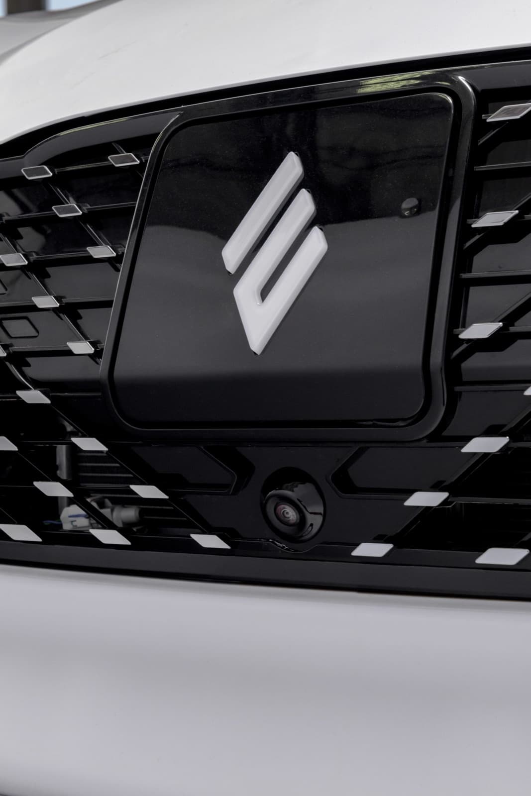 Detalle de la parrilla iluminada y cámara 360° del EV3